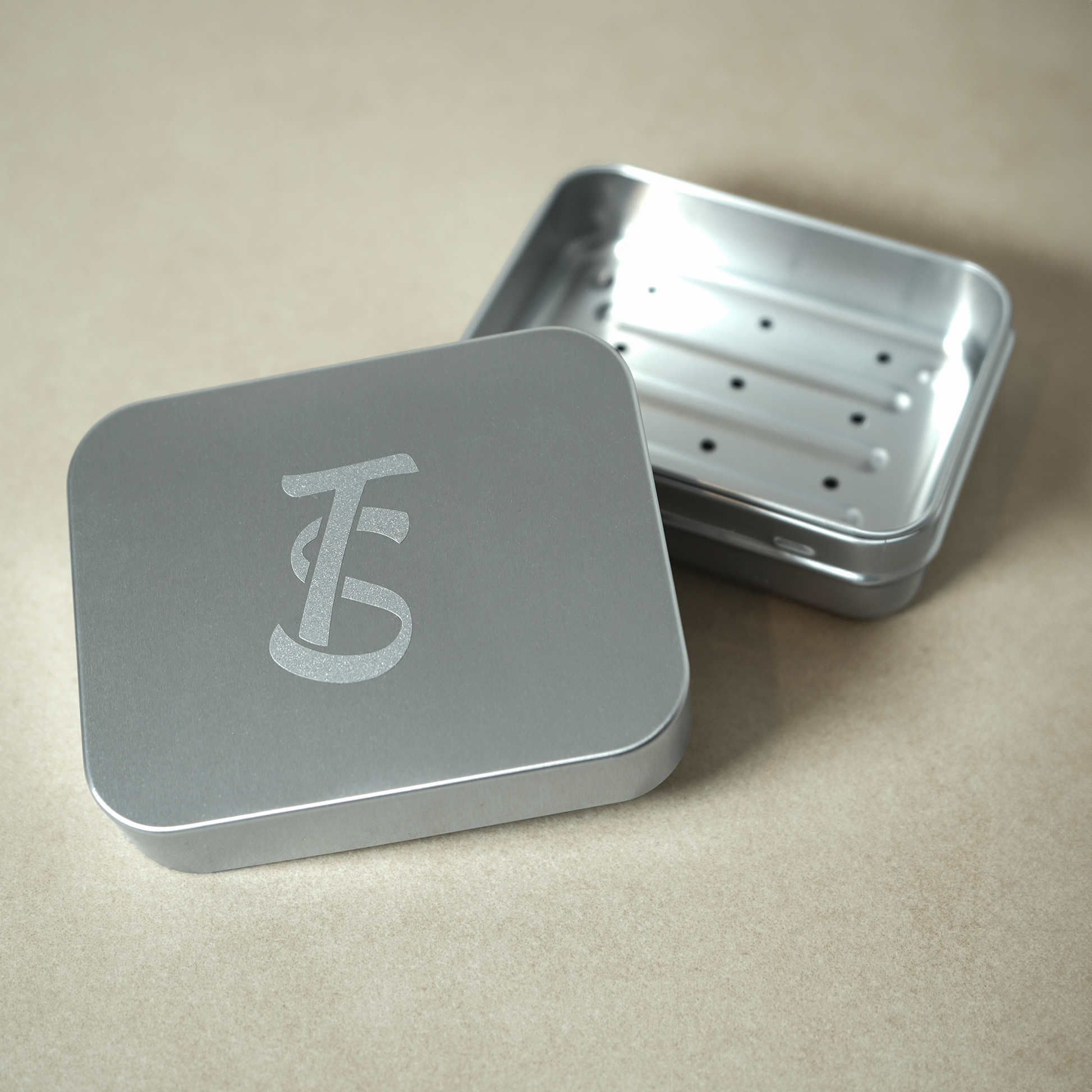 Aluminium Seifendose als praktische Seifenbox für Reiseseife, ideal für unterwegs und hygienische Aufbewahrung